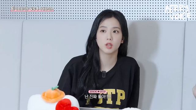 [RU ОЗВУЧКА] ИГРА БАЛАНСА MBTI С РОЗЭ ✿ JISOO смотреть онлайн