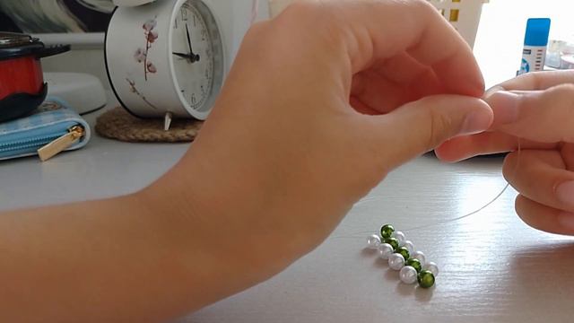 Делаю колечко из бусин. ( Мастер- класс) смотреть онлайн