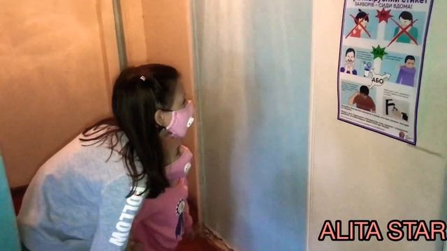 Алита и сестра . Прививка и детский врач . Делаем укол в ногу на карантине сестре младшей смотреть онлайн