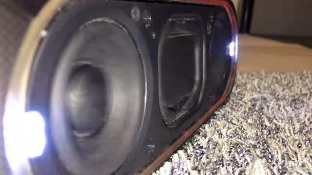 Sony SRS-XB30 Some low bass смотреть онлайн