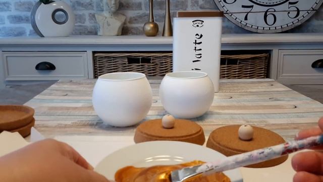 ИЗ ПРОБКОВЫХ ПОДСТАВОК ИКЕА И СТЕКЛЯННЫХ ВАЗОЧЕК ПОЛУЧИЛИСЬ НУЖНЫЕ ВЕЩИ... смотреть онлайн