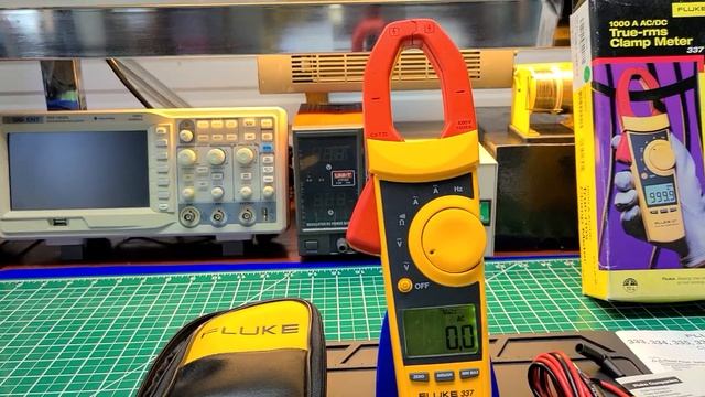 ??FLUKE 337 Clamp Meter  ( Remember  This One )