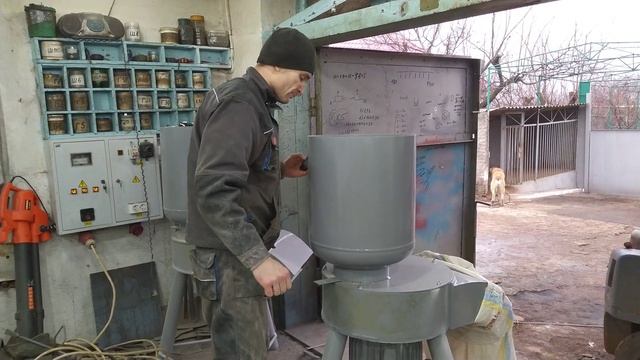 зернодробилка промышленная 10 кВт 1350 кг.час по кукурузе на решете 4 мм смотреть онлайн