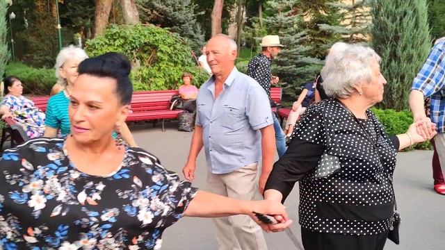 Мы дышим дышим воздухом одним Танцы в парке Горького Харьков Август 2021 смотреть онлайн