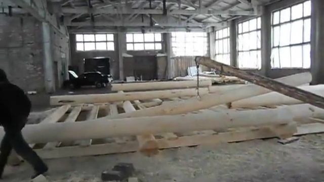 Подача бревна на сруб трактором.avi смотреть онлайн