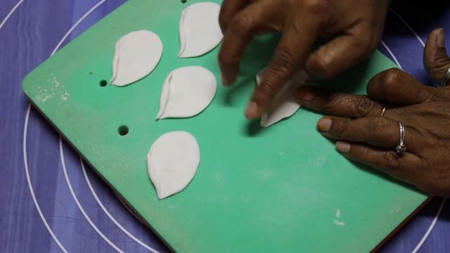 How to make fondant Plumeria without cutter/sugar plumeria tutorial/most easy way of flower making смотреть онлайн
