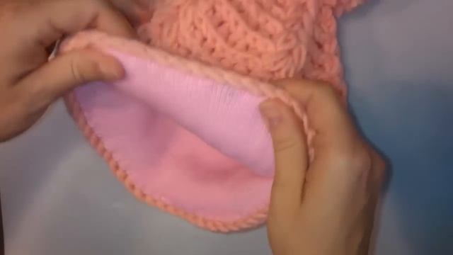 Две Вязаные Детские шапочки крючком Crochet winter children hats смотреть онлайн