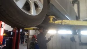 Замена фланцев на глушителе автомобиля Nissan Tiida на гофру