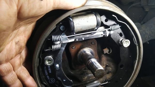 LADA XRAY. - Работа механизма развода задних колодок .
