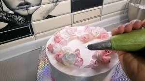 ТОРТ С РОЗАМИ/КРЕМОВЫЕ ЦВЕТЫ