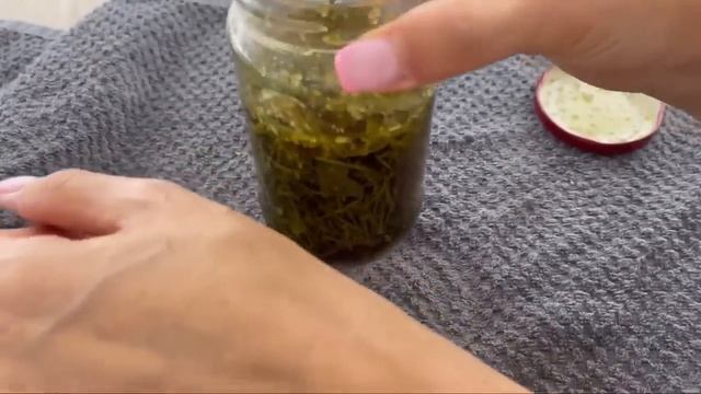 Biberiye yağı ve mumlu 2 etkili tarif. Bu merhem ve biberiye yağı harikalar yaratıyor. смотреть онлайн