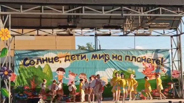 Безенчук ЦДТ Камертон - ансамбль танца Талисман - 3 средняя группа - танец "Балалайка" смотреть онлайн