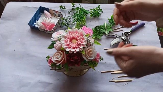 Мыльная композиция в деревянном чайничке на заказ. Мыльный букет. Букет из мыла