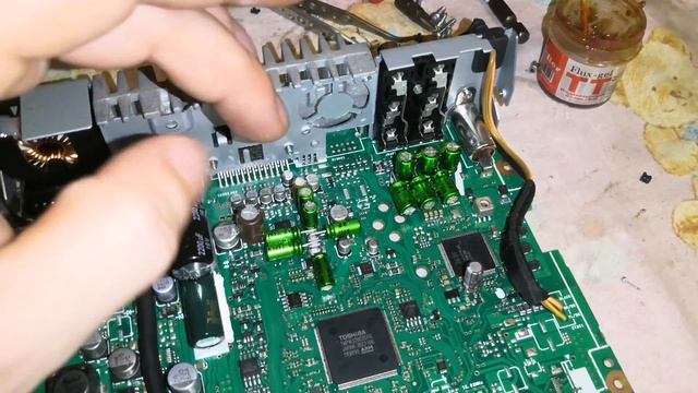 Не большой Твик Alpine UTE-92BT смотреть онлайн