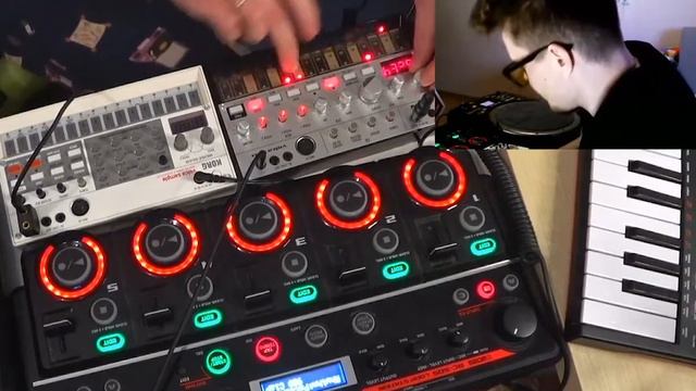 Немного электронного безумия на korg volca BASS смотреть онлайн