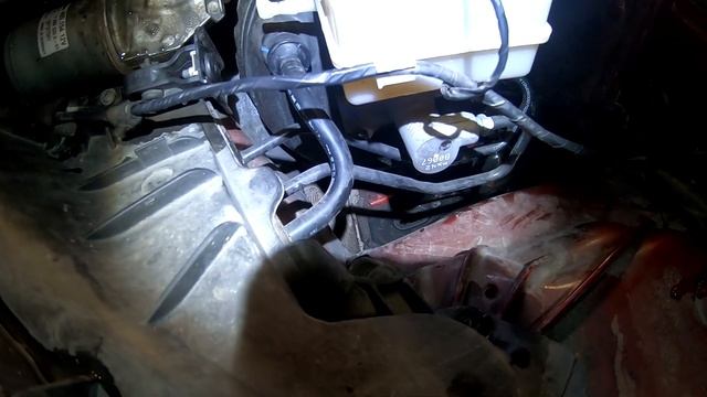 BMW X5 E70 (X6 E71) - замена центральной перегородки моторного отсека № 51717169421 смотреть онлайн