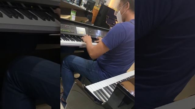Trying the YAMAHA CVP 805 🎶 смотреть онлайн
