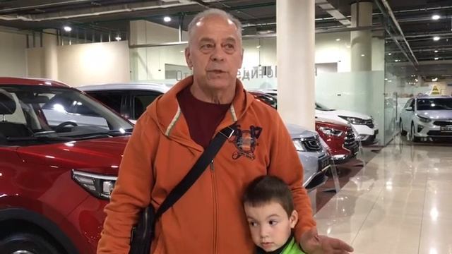 Счастливый клиент доволен автосалоном ALTERA смотреть онлайн