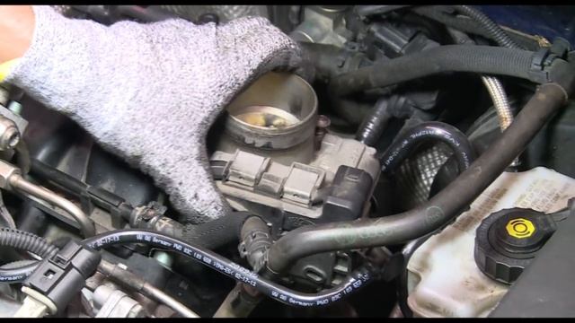 Volkswagen Golf 5. FSI. замена дроссельной заслонки. смотреть онлайн