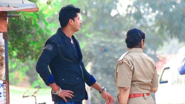 #tranding Proposing to lady police prank || by Sumit Cool Dubey ||Allahabad смотреть онлайн