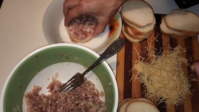 Горячие бутерброды с фаршем в духовке.Очень вкусно!Советую попробовать!!! смотреть онлайн