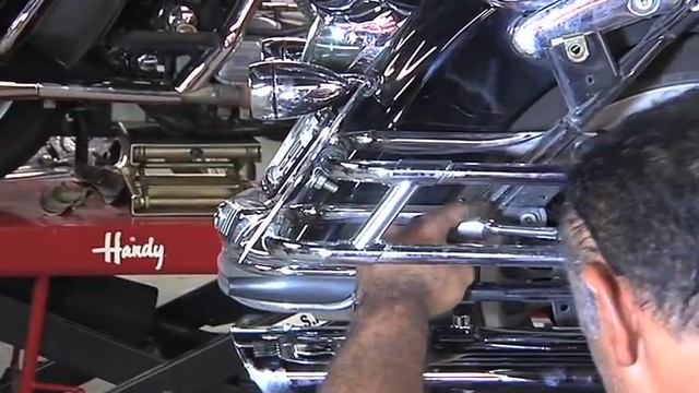 PART2: Installing the D&D 2 into 1 Boss Cat Performance Pipe on the Harley FLHTC part 2.mov смотреть онлайн