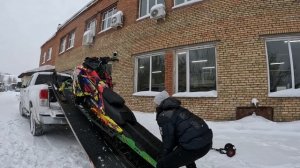 Погрузка снегохода в пикап. Brp summit in Toyota Tundra
