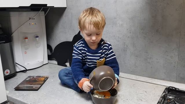 Лев готовит Песочники с творогом и ягодами смотреть онлайн