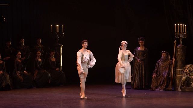 Swan Lake: Neapolitan Dance (extract) | English National Ballet смотреть онлайн