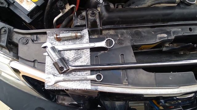 r51 d40 2.5TD diesel fuel pressure relief valve change. смотреть онлайн