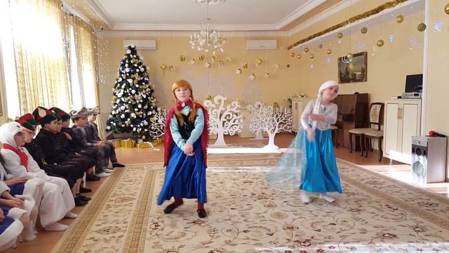 Танец Эльзы и Анны. смотреть онлайн