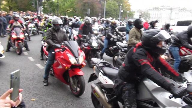 Закрытие мотосезона 2019 в СПб. Проезд колонны ч 2. смотреть онлайн