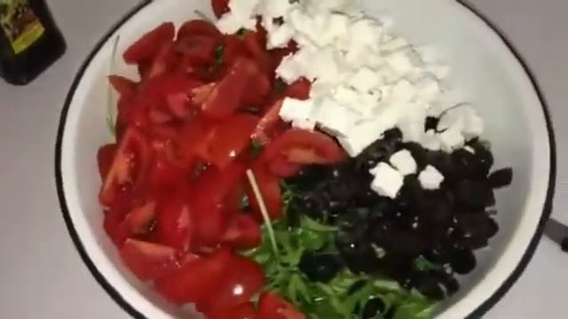 Салат из Рукколы помидорок Черри и сыра Фетакса Пошаговый Видео Рецепт вкусного салата смотреть онлайн