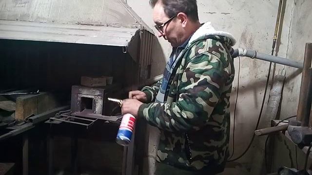 Газовая горелка в работе. смотреть онлайн