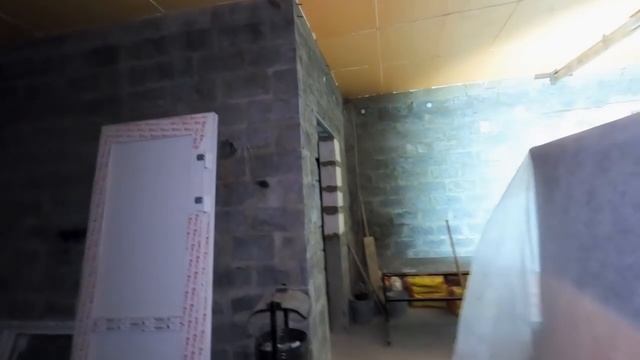 Коты на стройке. Приютили на время зимы смотреть онлайн