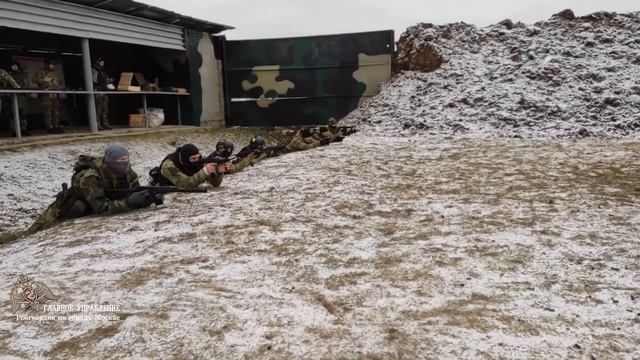 Полевой выход сотрудников СОБР Росгвардии по г. Москве.
Часть 4 - тактические стрельбы смотреть онлайн