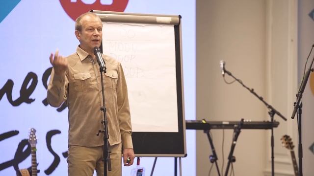 Творческая встреча с Дмитрием Петровым, лингвистом и переводчиком смотреть онлайн