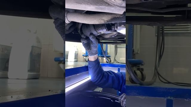 Замена масляного фильтра на Audi A6 смотреть онлайн