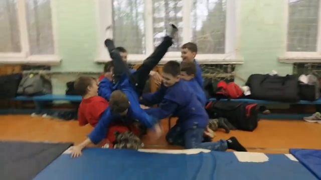 Упражнение на преодоления страха. Клуб единоборств "Воин" Кострома. смотреть онлайн