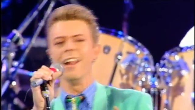 David Bowie - Heroes - Live At Freddie Mercury Tribute 1992 HD