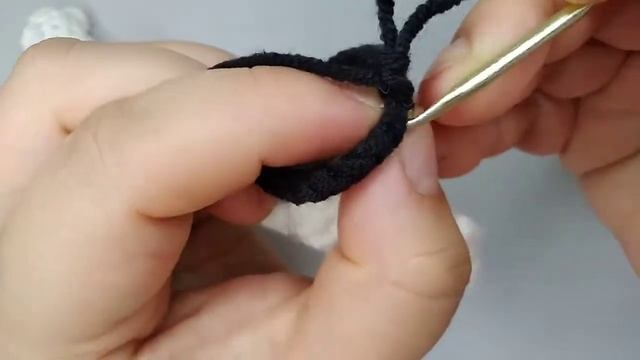 French Bulldog Amigurumi Keychain (No Sewing Need It) смотреть онлайн