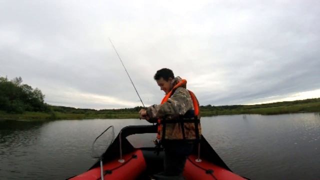 Бешенный клёв щуки на мелководье в траве! смотреть онлайн