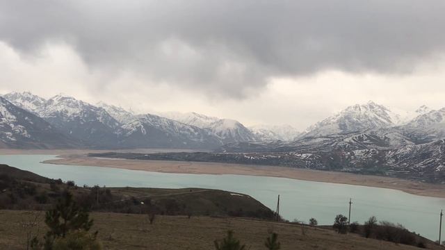 Долина Чарвакского водохранилища в начале весны 2023 года смотреть онлайн