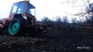 Вспашка ЗЕМЛИ глубокой ОСЕНЬЮ трактором Т-25.