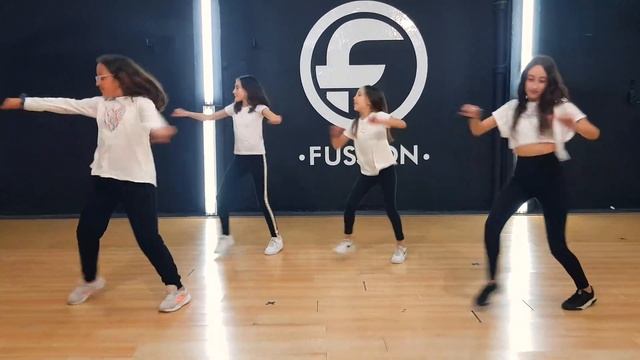 Beyoncé - Single Ladies - Niñas de FuSSion - Profe: Mile смотреть онлайн