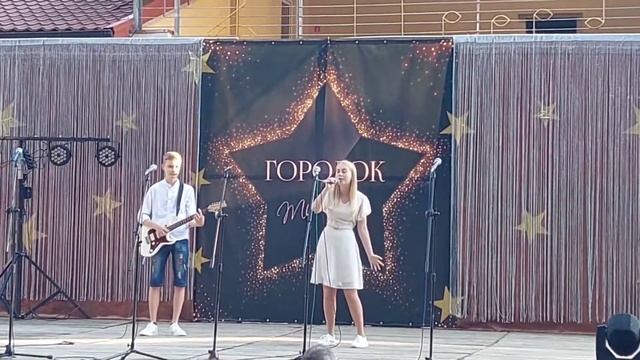 Пісня "Човен"( Один в каное) у виконанні Вікторії Мартинишин.Гітара- Павло Вітков.ДМШ м.Городок. смотреть онлайн