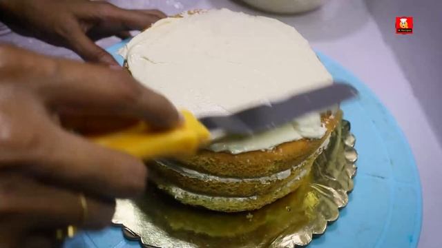 How to make Buttercream icing ? | Perfect Buttercream frosting for Birthday cake ? смотреть онлайн