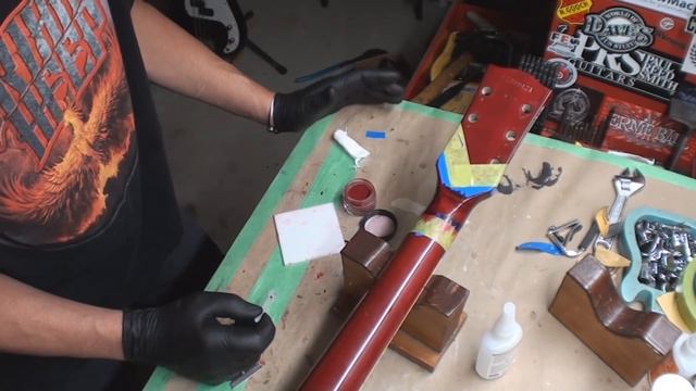 Broken Headstock Repair Using Gluboost смотреть онлайн