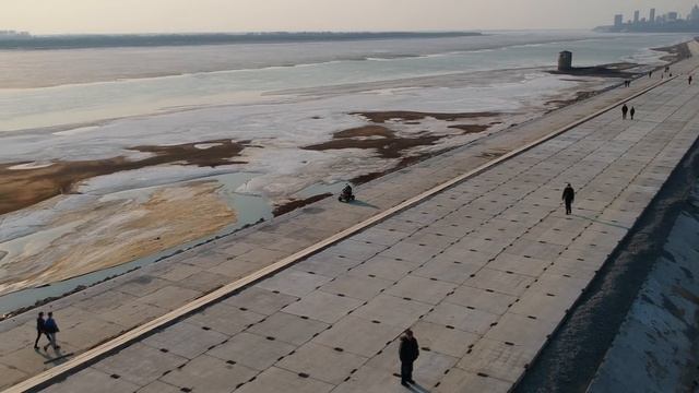 Хабаровская дамба и амур весной 2018, квадроциклы на дамбе смотреть онлайн