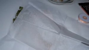 Как упаковать сладости в бумагу тишью